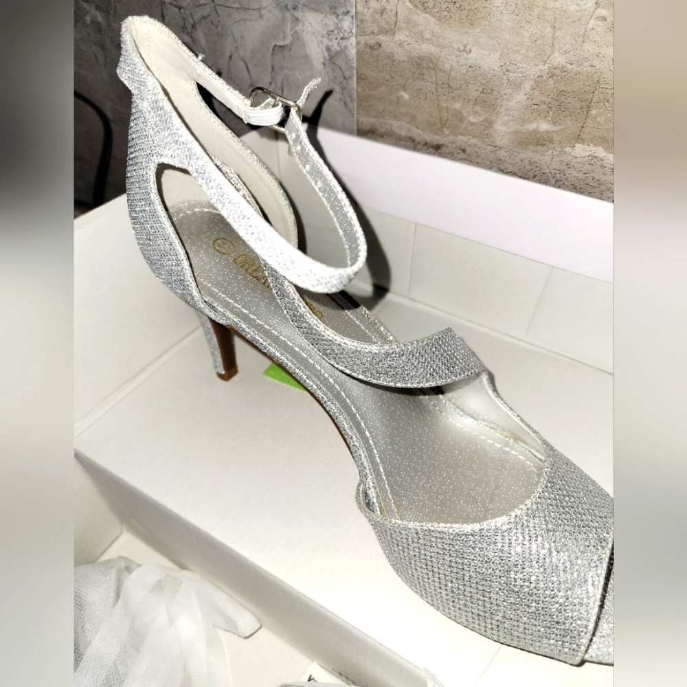 Dream shoes size 11